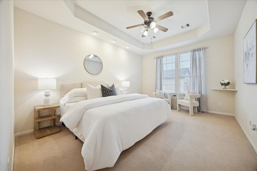 Image 14 of property listing at 888 Fisher Street, Houston, TX 77018