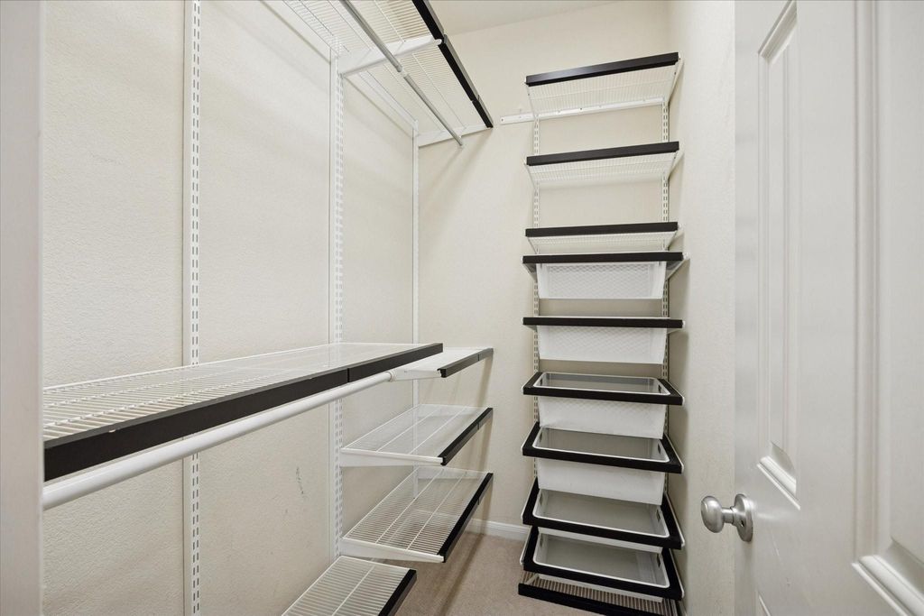 Image 19 of property listing at 888 Fisher Street, Houston, TX 77018