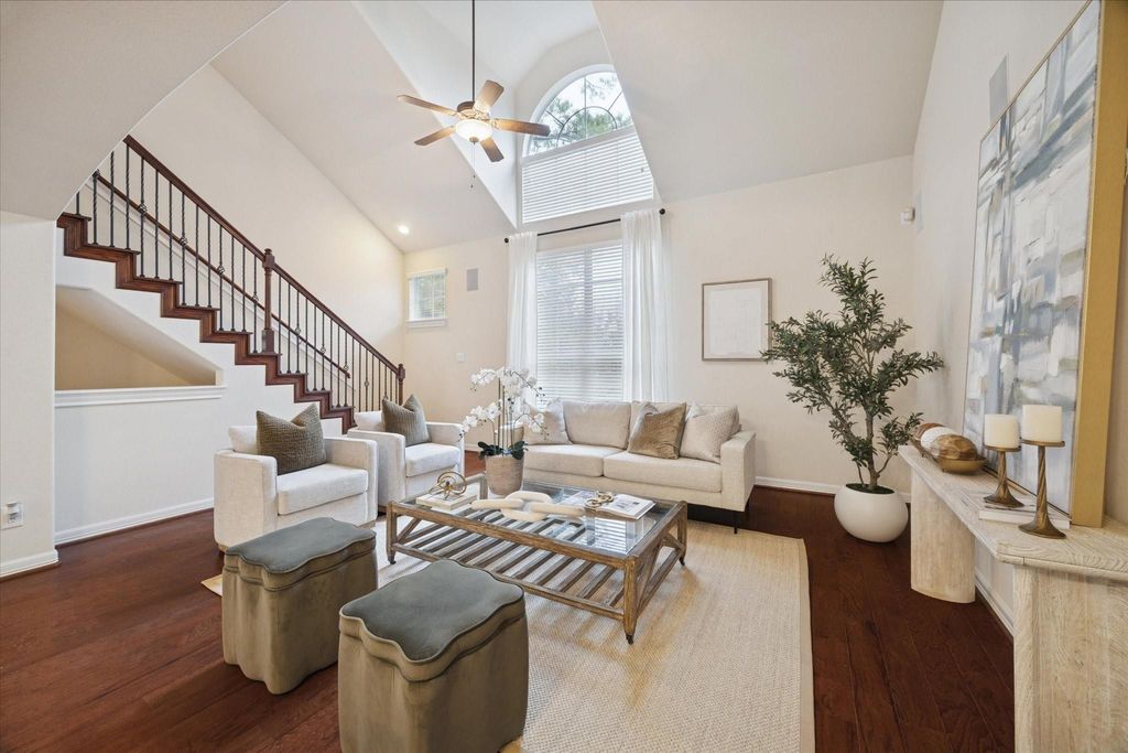 Image 3 of property listing at 888 Fisher Street, Houston, TX 77018