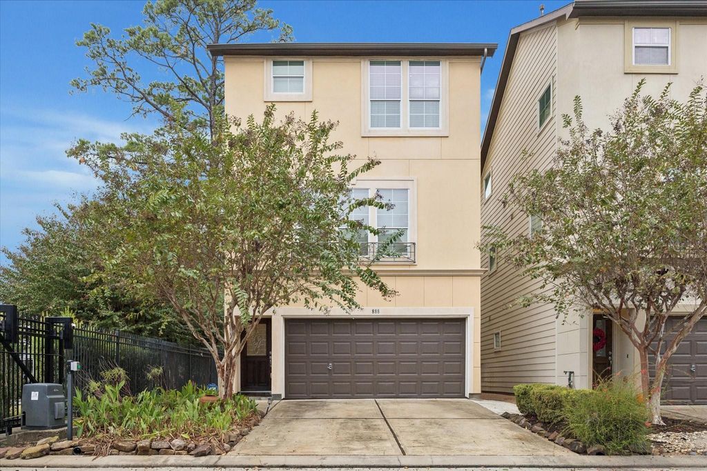 Image 30 of property listing at 888 Fisher Street, Houston, TX 77018