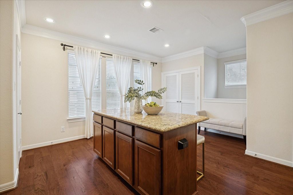 Image 9 of property listing at 888 Fisher Street, Houston, TX 77018