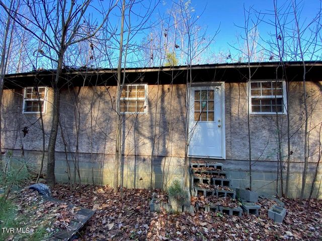 902 Charlie Dalton Lane, Thorn Hill, TN 37881