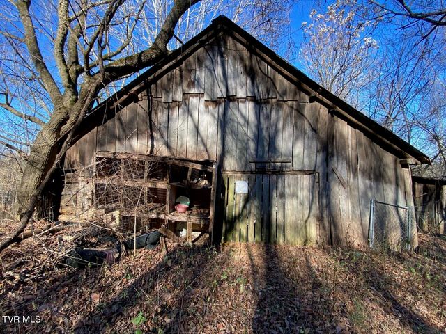 902 Charlie Dalton Lane, Thorn Hill, TN 37881