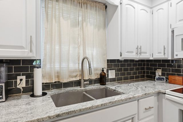 2691 Kenny Lane, Grove City, OH 43123