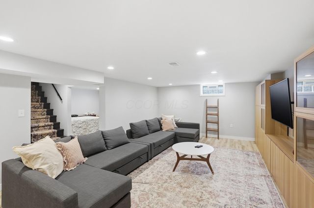 2691 Kenny Lane, Grove City, OH 43123