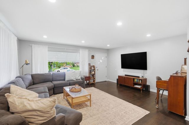 2691 Kenny Lane, Grove City, OH 43123