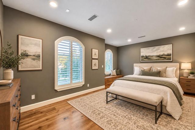 27 Johnathan Landing Court, The Woodlands, TX 77389