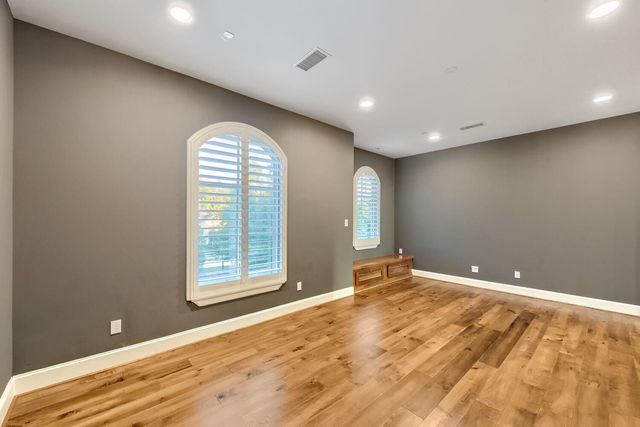 27 Johnathan Landing Court, The Woodlands, TX 77389