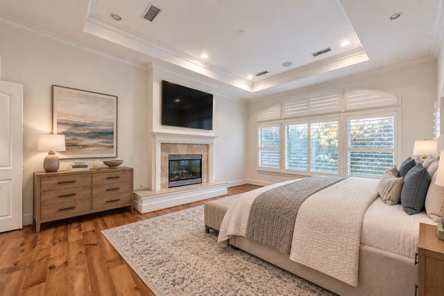 27 Johnathan Landing Court, The Woodlands, TX 77389