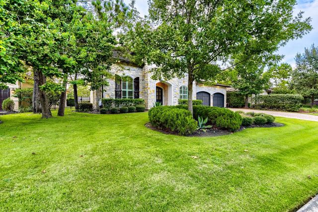 27 Johnathan Landing Court, The Woodlands, TX 77389