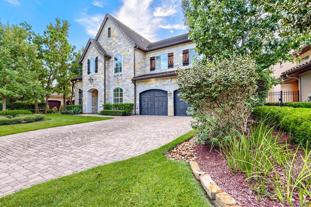 27 Johnathan Landing Court, The Woodlands, TX 77389