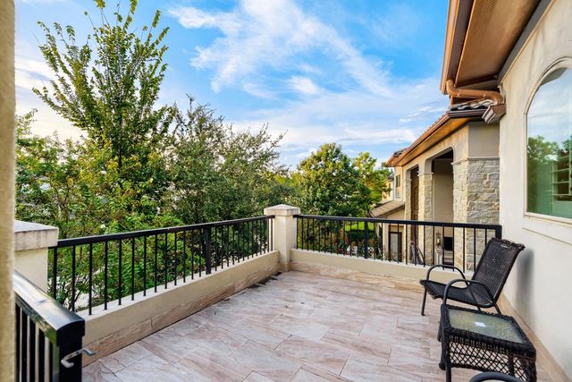 27 Johnathan Landing Court, The Woodlands, TX 77389