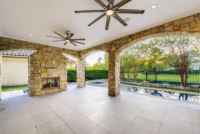 27 Johnathan Landing Court, The Woodlands, TX 77389