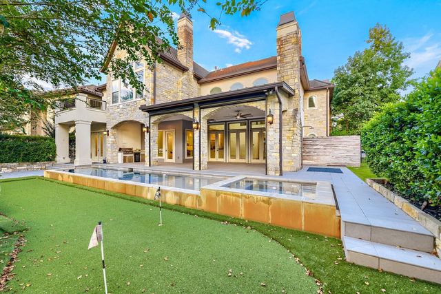 27 Johnathan Landing Court, The Woodlands, TX 77389