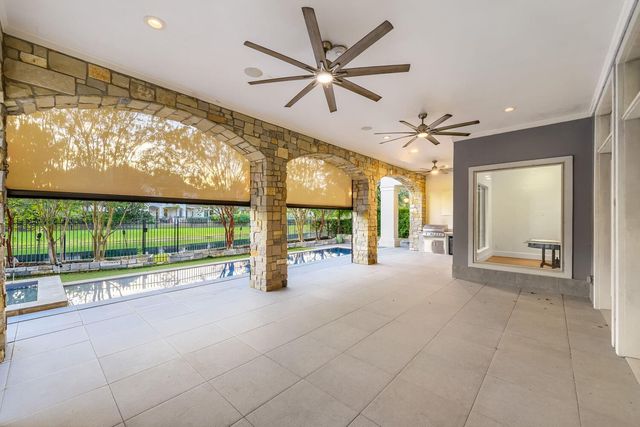 27 Johnathan Landing Court, The Woodlands, TX 77389