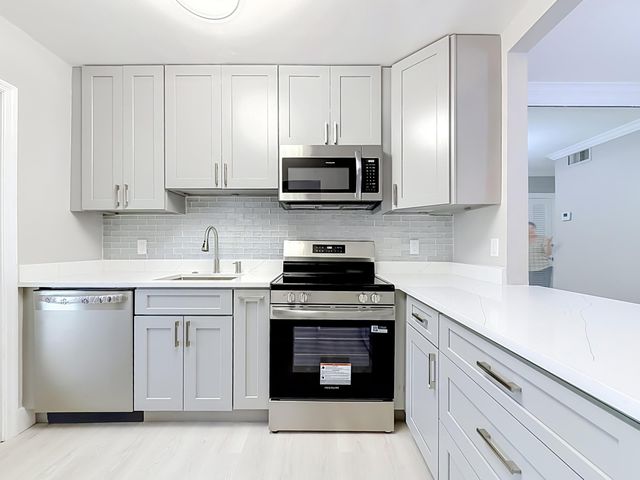 1951 NE 39TH Street 340, Lighthouse Point, FL 33064