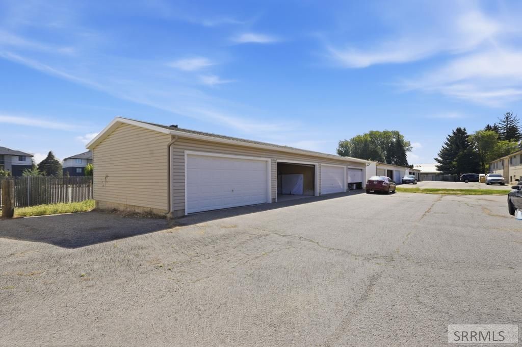 Image 5 of property listing at 1975 Storer Street, Idaho Falls, ID 83202