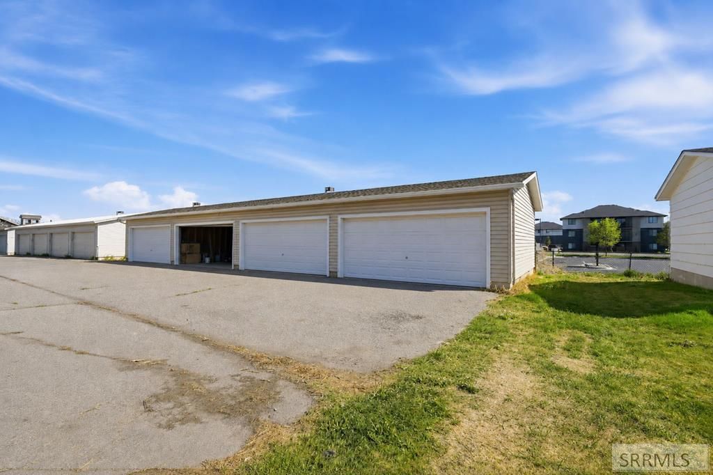 Image 8 of property listing at 1975 Storer Street, Idaho Falls, ID 83202