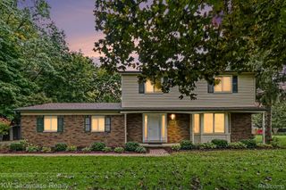 3305 Harvey Lake Road, Highland Charter Township, MI 48356