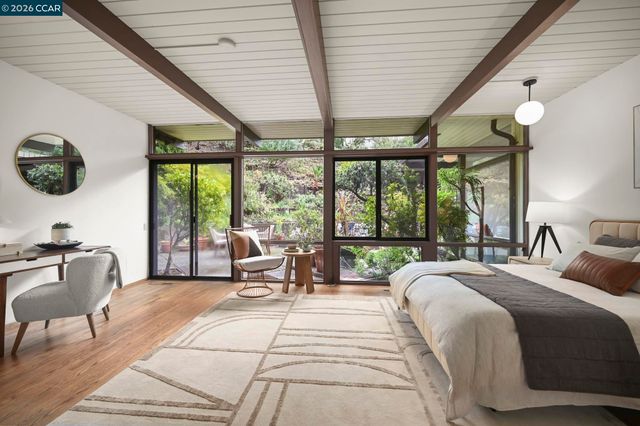 92 Evergreen Dr, Orinda, CA 94563