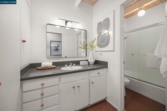 92 Evergreen Dr, Orinda, CA 94563