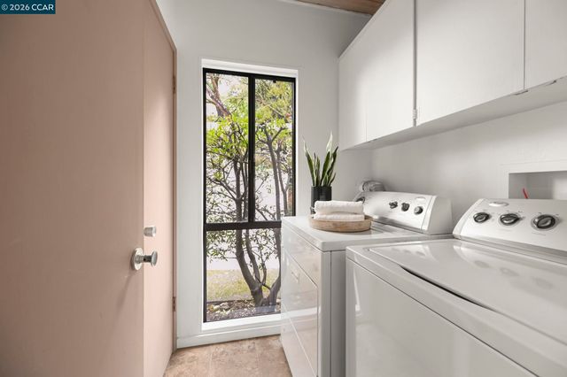 92 Evergreen Dr, Orinda, CA 94563