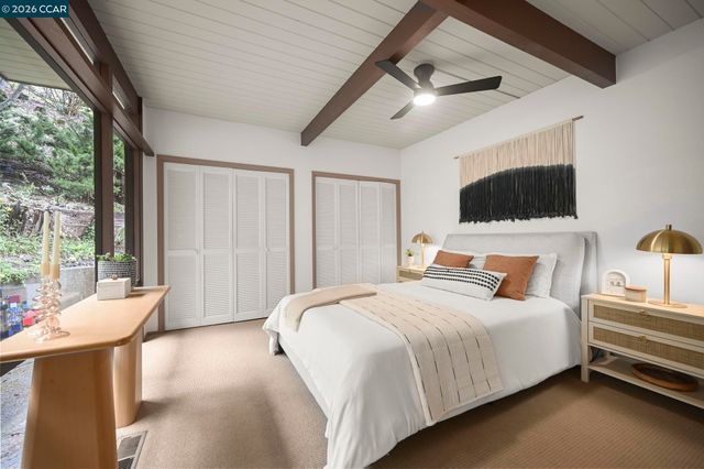 92 Evergreen Dr, Orinda, CA 94563