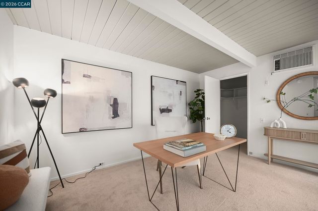 92 Evergreen Dr, Orinda, CA 94563