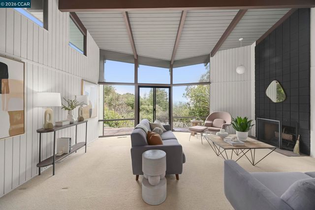 92 Evergreen Dr, Orinda, CA 94563