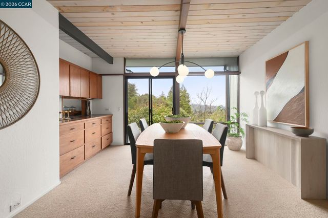 92 Evergreen Dr, Orinda, CA 94563