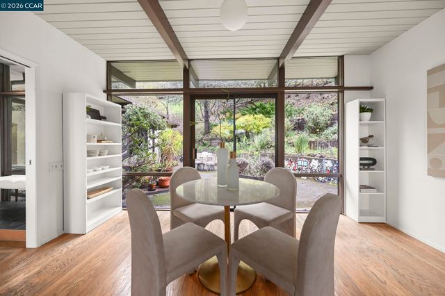 92 Evergreen Dr, Orinda, CA 94563