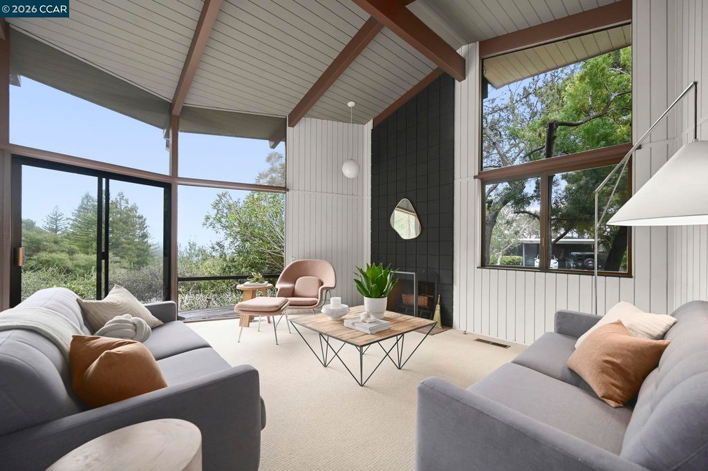 92 Evergreen Dr, Orinda, CA 94563