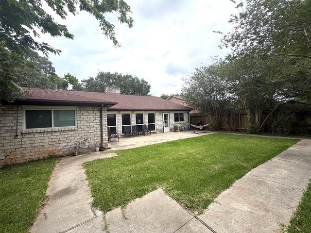 3118 Shawnee Drive, Sugar Land, TX 77479