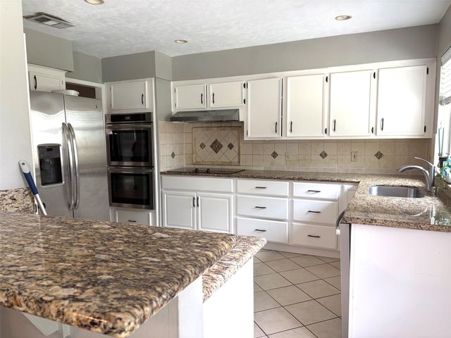 3118 Shawnee Drive, Sugar Land, TX 77479