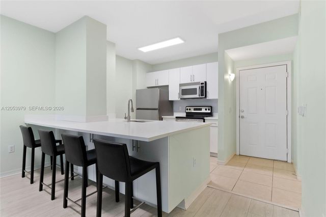2421 NE 65th Street 217, Fort Lauderdale, FL 33308