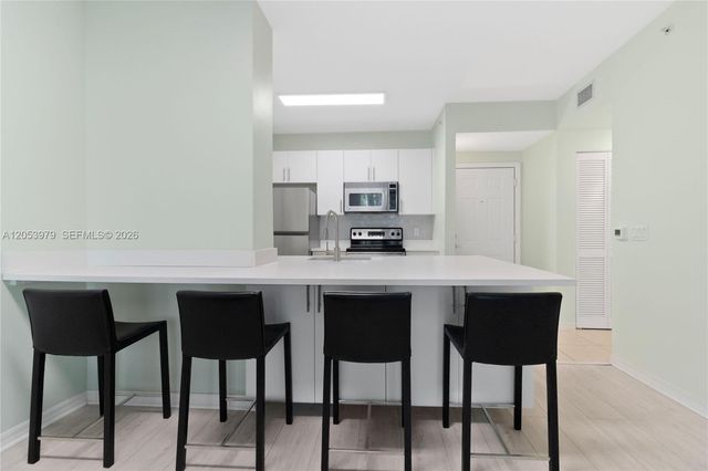 2421 NE 65th Street 217, Fort Lauderdale, FL 33308