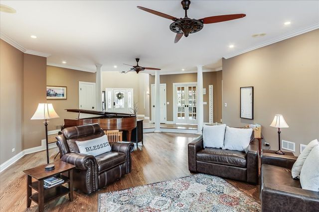 27022 W Coventry Court, Lake Barrington, IL 60010