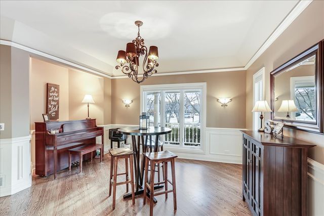 27022 W Coventry Court, Lake Barrington, IL 60010