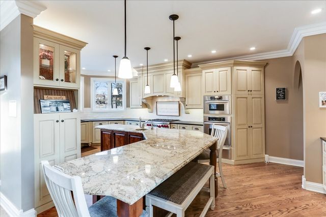 27022 W Coventry Court, Lake Barrington, IL 60010