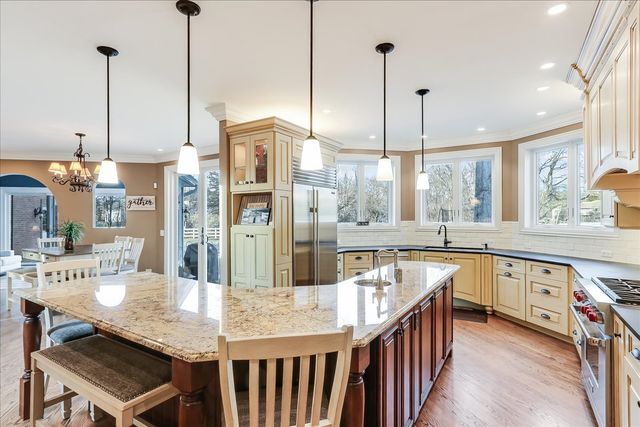 27022 W Coventry Court, Lake Barrington, IL 60010