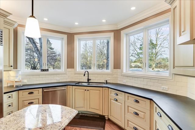 27022 W Coventry Court, Lake Barrington, IL 60010