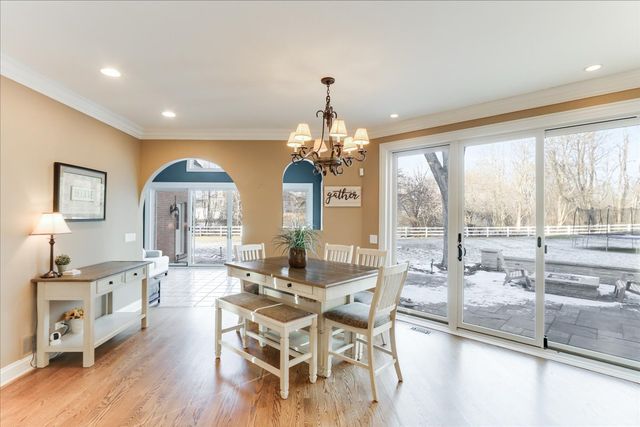 27022 W Coventry Court, Lake Barrington, IL 60010