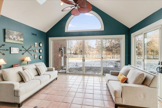 27022 W Coventry Court, Lake Barrington, IL 60010