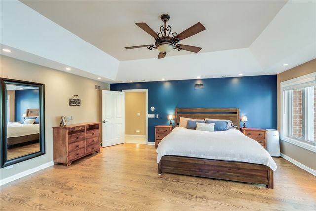 27022 W Coventry Court, Lake Barrington, IL 60010