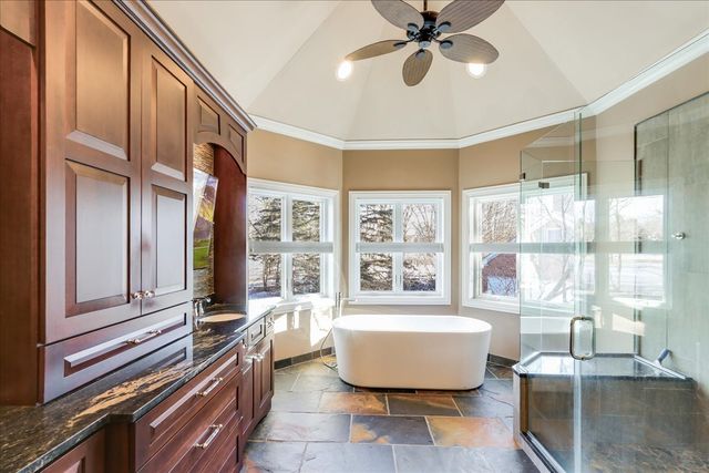 27022 W Coventry Court, Lake Barrington, IL 60010