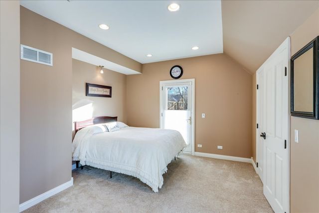 27022 W Coventry Court, Lake Barrington, IL 60010