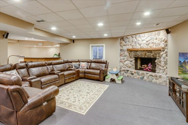 27022 W Coventry Court, Lake Barrington, IL 60010