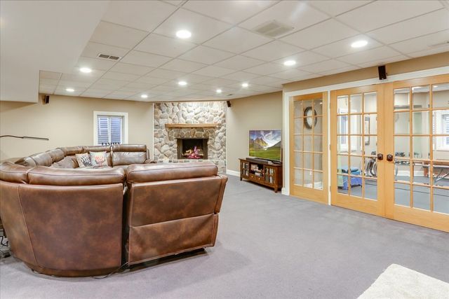 27022 W Coventry Court, Lake Barrington, IL 60010