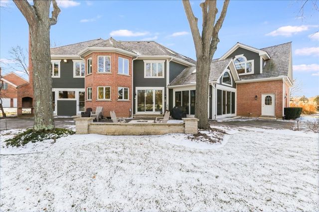 27022 W Coventry Court, Lake Barrington, IL 60010