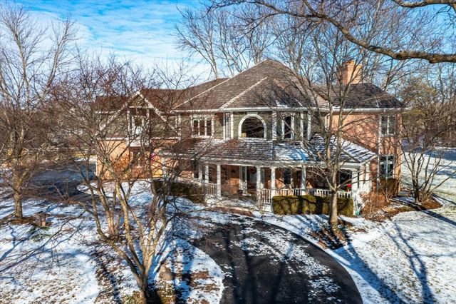 27022 W Coventry Court, Lake Barrington, IL 60010